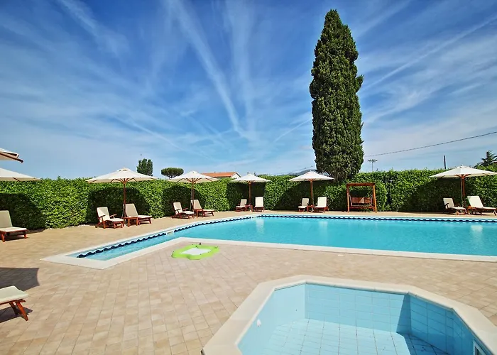 Podere Tre Cipressi מלון דירות קמפיליה מריטימה